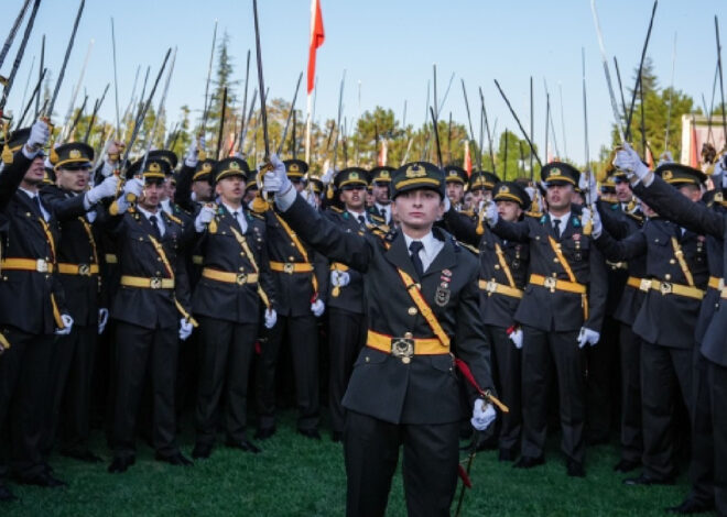 Teğmenlerin kılıçlı yemini: 3 komutanın da TSK’den ihracı istendi